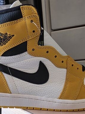 NEW NIB Nike Air Jordan 1 Mid White, Black & Yellow Men’s Sneakers